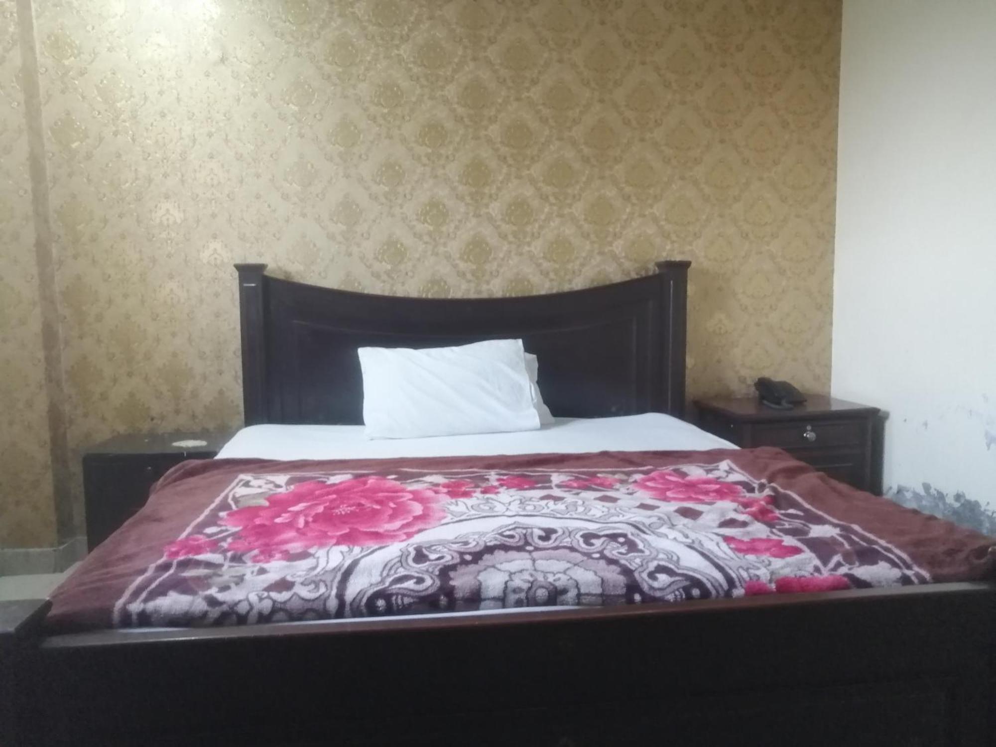 Fortville Hotel - Lahore Esterno foto