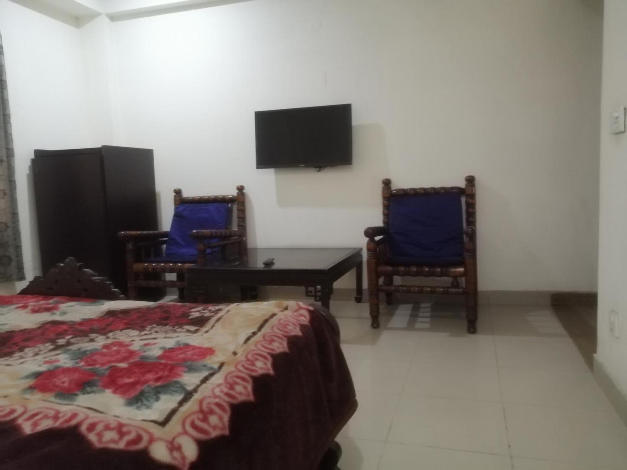 Fortville Hotel - Lahore Esterno foto