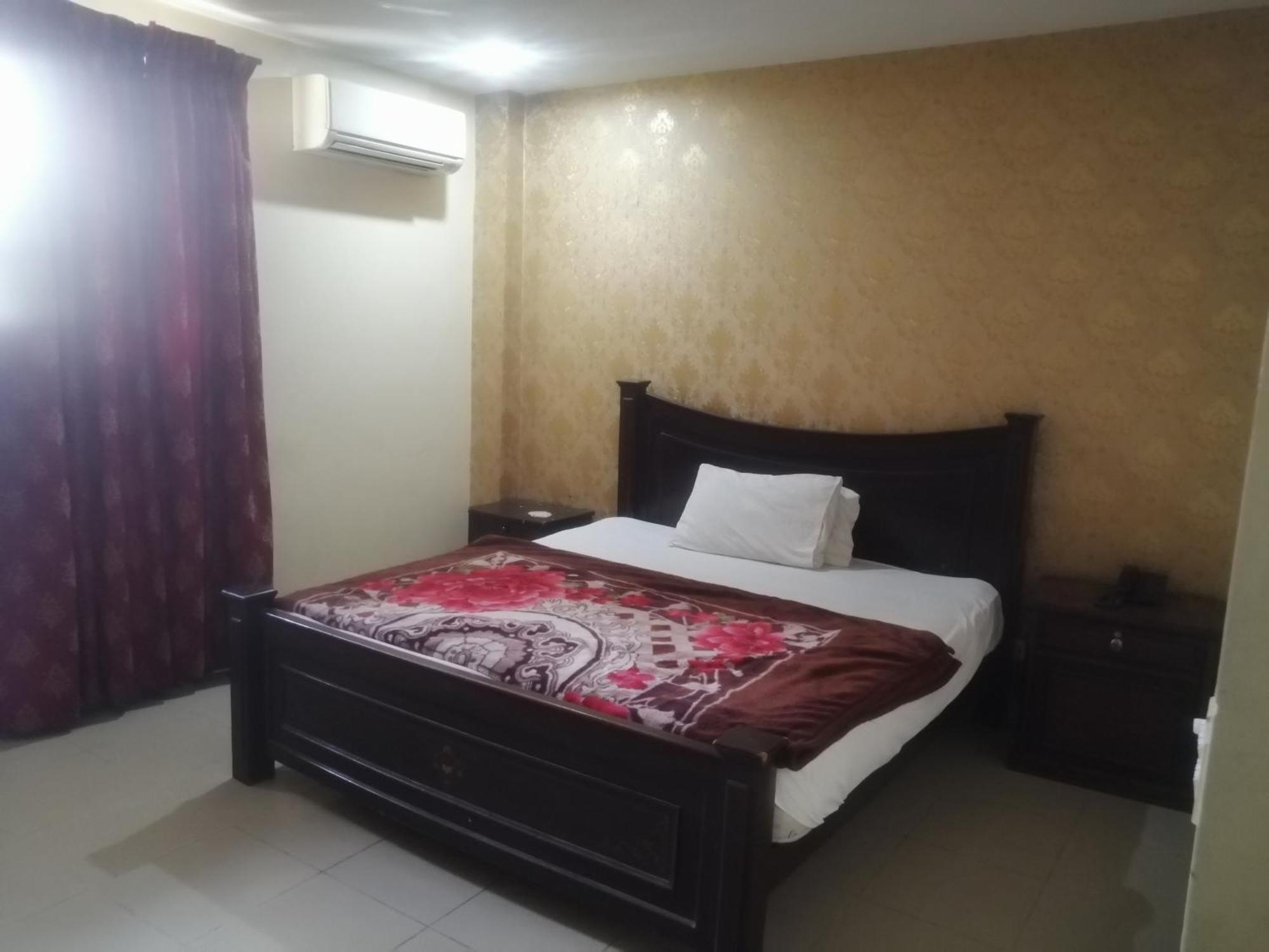 Fortville Hotel - Lahore Esterno foto